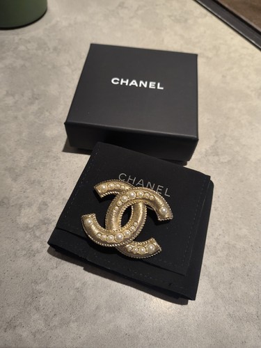 Authentic new chanel brooch - new,