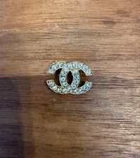 CHANEL CC Logo Brooch