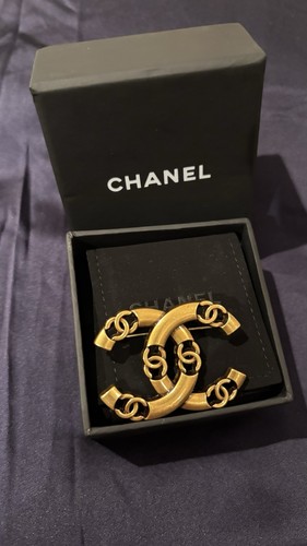 Chanel brooch - chanel,