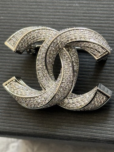 Chanel crystal brooch - cc,