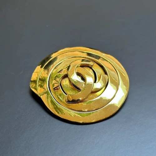 Chanel vintage logo round - chanel,