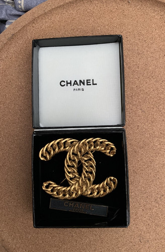 Chanel authentic brooch - cc,