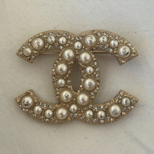 Chanel pearl crystal logo - chanel,