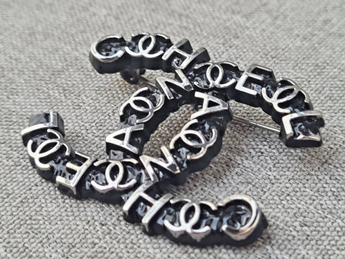 Chanel logo brooch with - cc,