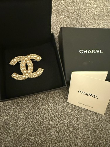 Authentic chanel pin - chanel,