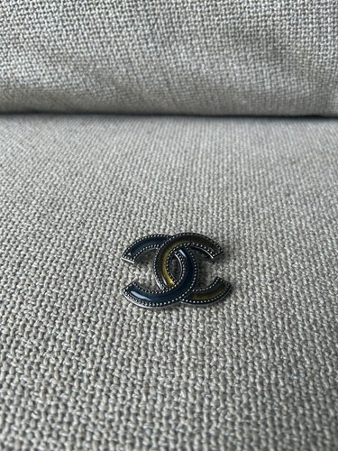 Chanel classic logo brooch pin - brooch,